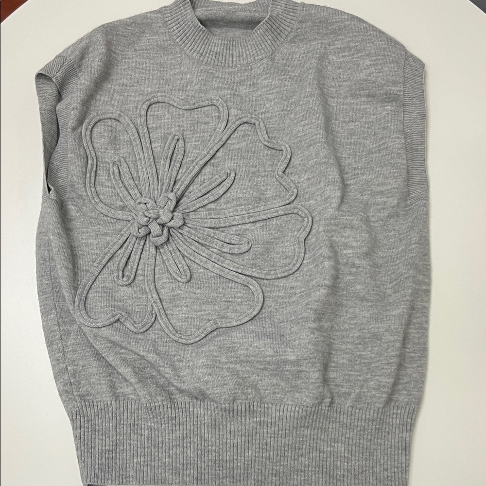 Commense Gray Floral Women's Sleeveless Sweater size XS